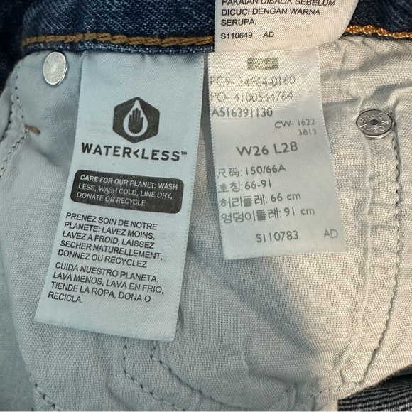 Levi’s Wedgie Straight Cropped Jeans in Carry Kerry Medium Wash Size 26 - Picture 12 of 12